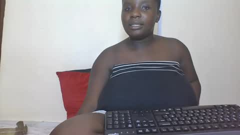 Snapshot of hotebbbyy chatting on 01.04.25 EBBY online show from 01.04.25