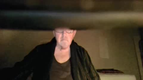 Snapshot of hotejok chatting on 12.18.24 hotejok online show from 12.18.24