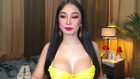 Snapshot of hotevatrans chatting on 09.22.25 EVA online show from 09.22.25