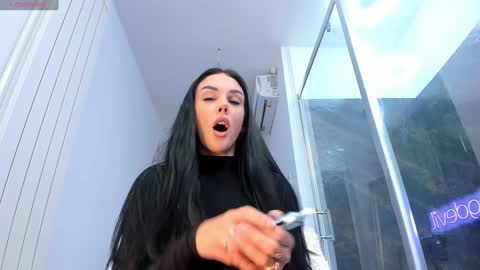 hotfallingdevil online show from 09.24.25