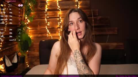 Snapshot of hotfrecklesgirl chatting on 10.21.25 hotfrecklesgirl online show from 10.21.25