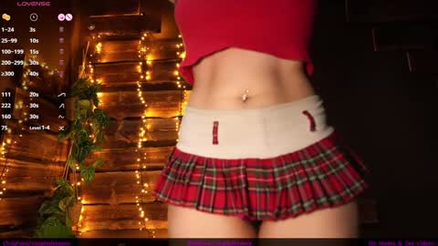 Snapshot of hotfrecklesgirl chatting on 10.29.25 hotfrecklesgirl online show from 10.29.25