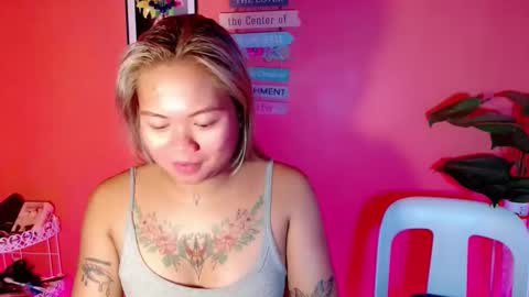 Snapshot of hotgirlronaxx chatting on 10.13.25 hotgirlronaxx online show from 10.13.25