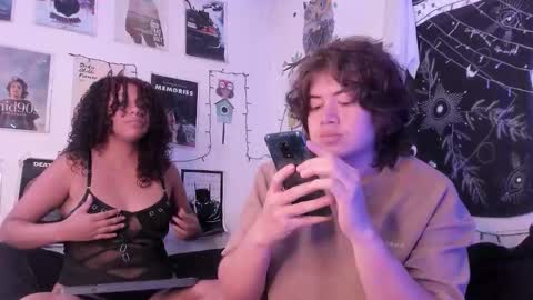 Snapshot of hothoneychile chatting on 09.17.25 Sam and Nico online show from 09.17.25