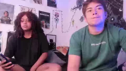 Snapshot of hothoneychile chatting on 10.27.25 Sam and Nico online show from 10.27.25