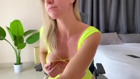 Kate  stream  1200 pm -800 pm UTC 7 online show from 11.29.25