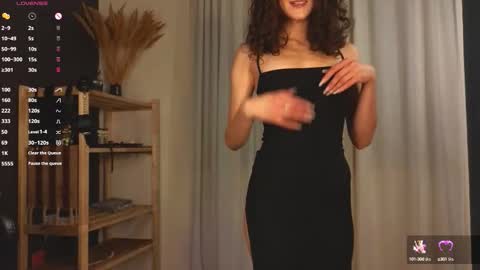 Snapshot of hotlaracroft chatting on 10.01.25 Allison online show from 10.01.25