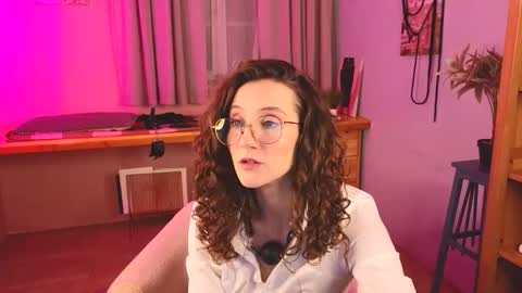 Snapshot of hotlaracroft chatting on 11.06.25 Allison online show from 11.06.25