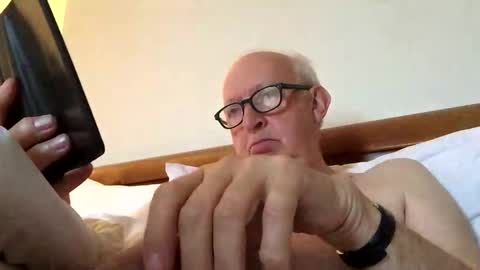 hotmuff99 online show from 10.17.25