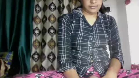 Snapshot of hotnsweetindian chatting on 12.17.24 lola online show from 12.17.24