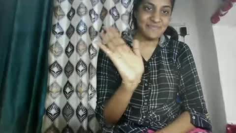 Snapshot of hotnsweetindian chatting on 12.25.24 lola online show from 12.25.24