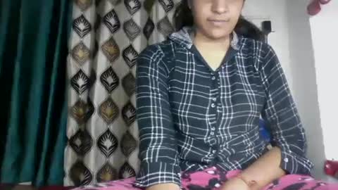 Snapshot of hotnsweetindian chatting on 12.25.24 lola online show from 12.25.24