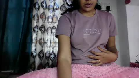Snapshot of hotnsweetindian chatting on 01.04.25 lola online show from 01.04.25