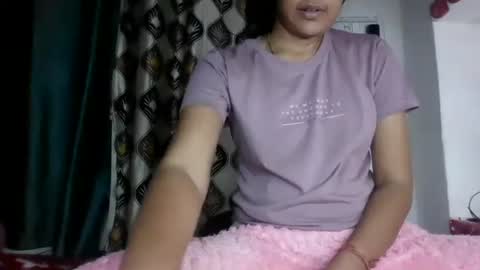 Snapshot of hotnsweetindian chatting on 01.04.25 lola online show from 01.04.25