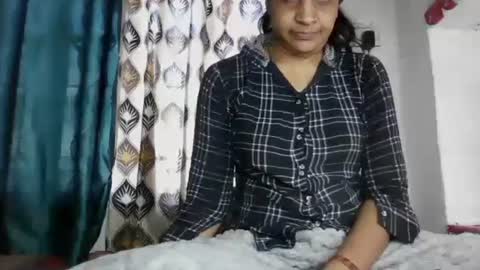 Snapshot of hotnsweetindian chatting on 01.11.25 lola online show from 01.11.25