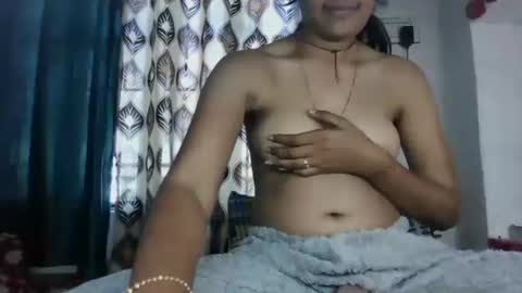 Snapshot of hotnsweetindian chatting on 02.08.25 lola online show from 02.08.25