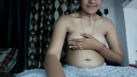 Snapshot of hotnsweetindian chatting on 02.15.25 lola online show from 02.15.25