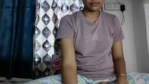 Snapshot of hotnsweetindian chatting on 09.14.25 lola online show from 09.14.25