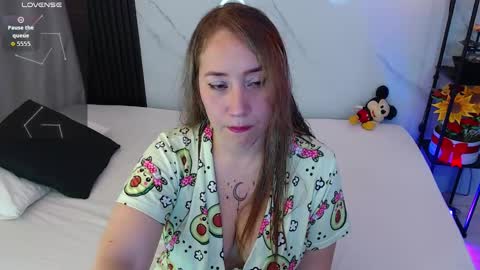 Snapshot of hotpawgmilf chatting on 09.28.25 Sussy Bloom online show from 09.28.25