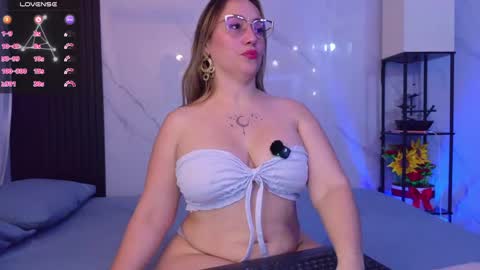 Sussy Bloom  online show from 05.06.26