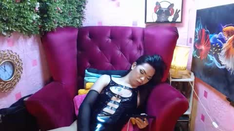 Snapshot of hotsummerx chatting on 01.20.25 Summer online show from 01.20.25