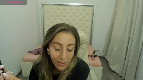 Snapshot of hott_eryka chatting on 10.13.25 Eryka online show from 10.13.25