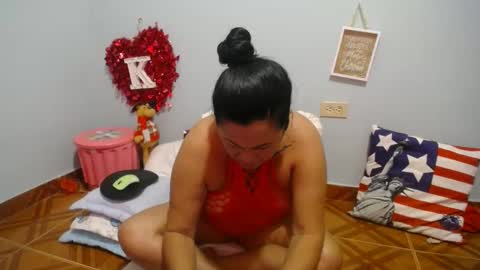 Snapshot of hottasttywoman chatting on 01.01.25 victorya karolyna online show from 01.01.25