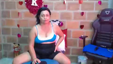 Snapshot of hottasttywoman chatting on 02.07.25 victorya karolyna online show from 02.07.25