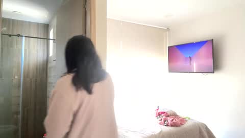 Snapshot of hottbee1 chatting on 01.18.25 AMY online show from 01.18.25