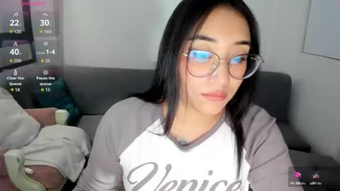 Snapshot of hottbee1 chatting on 09.09.25 AMY online show from 09.09.25