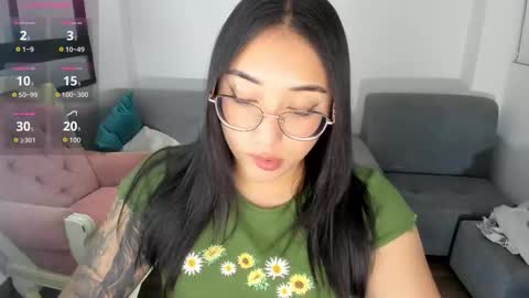 Snapshot of hottbee1 chatting on 09.20.25 AMY online show from 09.20.25