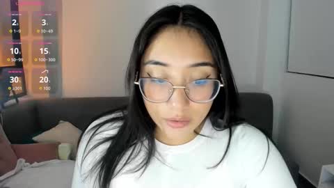 Snapshot of hottbee1 chatting on 10.02.25 AMY online show from 10.02.25