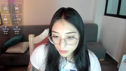 Snapshot of hottbee1 chatting on 10.06.25 AMY online show from 10.06.25