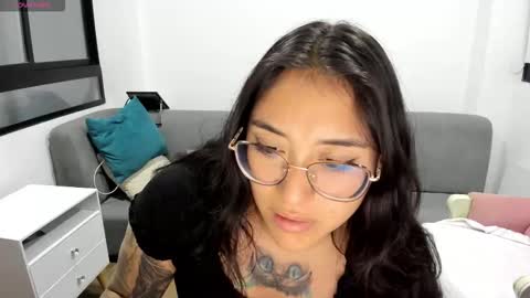 Snapshot of hottbee1 chatting on 10.21.25 AMY online show from 10.21.25