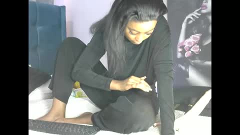 Snapshot of hottestchocolate chatting on 10.22.25 hottestchocolate online show from 10.22.25