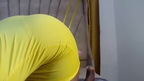 Snapshot of hottie_mammy chatting on 04.30.26 hottie_mammy online show from 04.30.26