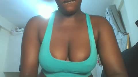 Snapshot of hottie_vera chatting on 03.18.26 vera online show from 03.18.26