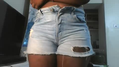 Snapshot of hottie_vera chatting on 03.19.26 vera online show from 03.19.26