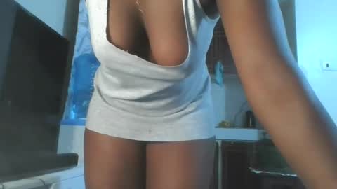 Snapshot of hottie_vera chatting on 03.22.26 vera online show from 03.22.26