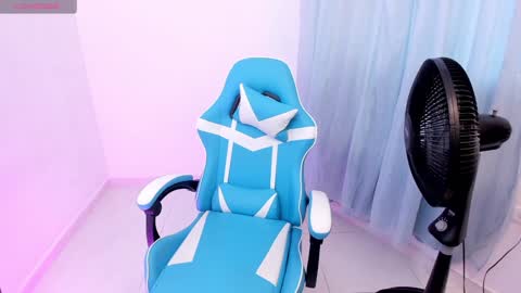 Veronica independent model online show from 01.21.25