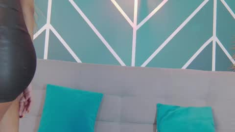 Veronica independent model online show from 09.30.25