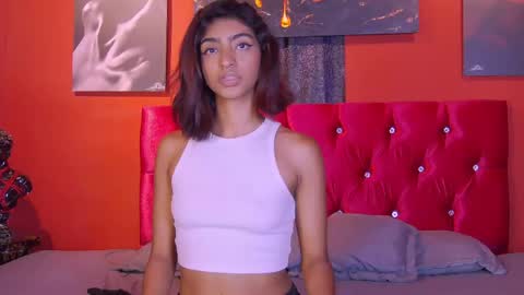 Veronica independent model online show from 04.16.26