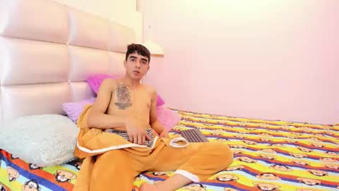 Snapshot of hottiie_guy chatting on 10.07.25 hottiie_guy online show from 10.07.25