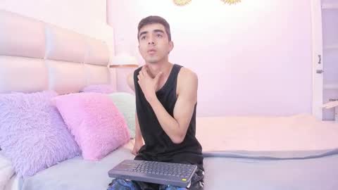Snapshot of hottiie_guy chatting on 10.18.25 hottiie_guy online show from 10.18.25