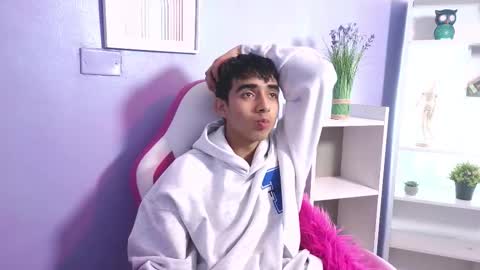 Snapshot of hottiie_guy chatting on 10.20.25 hottiie_guy online show from 10.20.25