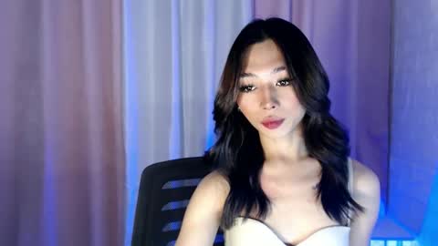 Snapshot of hottmolly100403 chatting on 10.16.25 SCARLET online show from 10.16.25