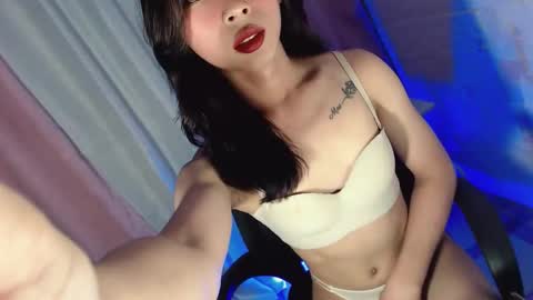 Snapshot of hottmolly100403 chatting on 10.23.25 SCARLET online show from 10.23.25