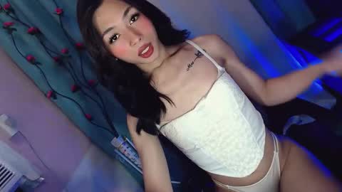 Snapshot of hottmolly100403 chatting on 10.24.25 SCARLET online show from 10.24.25