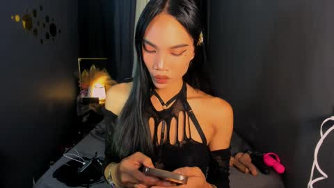 Hi i am Jane half vietnamese and half pinay and would like to meet good person here XOXO online show from 05.28.26