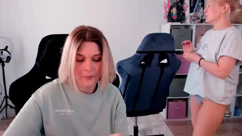 Nessie and Jessie online show from 03.12.26